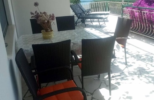 Kuciste Apartment | Beachside Two-Bedroom Apartment in Kučište with Ocean View