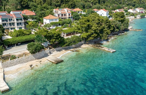 Kuciste Apartment | Beachside Two-Bedroom Apartment in Kučište with Ocean View