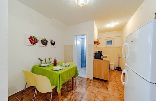Cove Tri Zala (Zrnovo) Apartment | Two bedroom apartment near beach Kučište - Perna, Pelješac (A-21507-b)