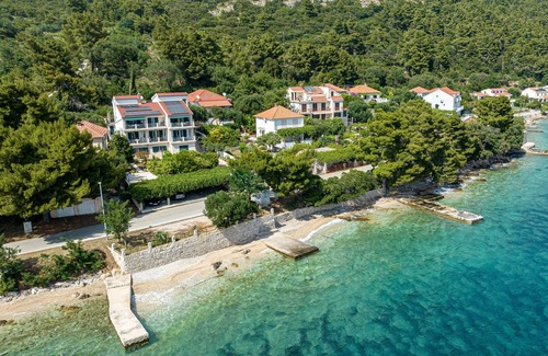 Cove Tri Zala (Zrnovo) Apartment | Two bedroom apartment near beach Kučište - Perna, Pelješac (A-21507-e)