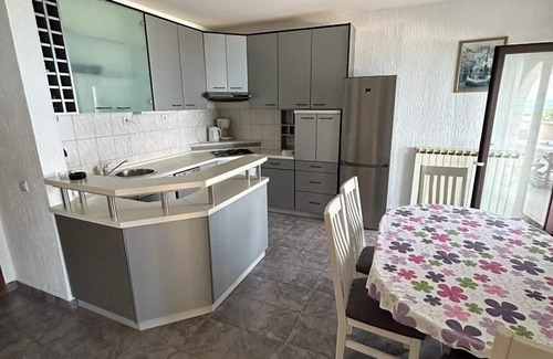Slatine Apartment | Beachside Two-Bedroom Apartment in Slatine, Čiovo - 10/10 Rating
