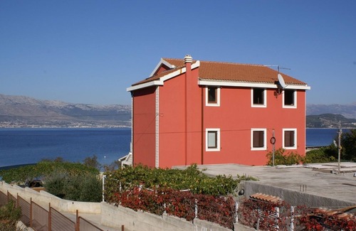 Slatine Apartment | Beachside Two-Bedroom Apartment in Slatine, Čiovo - 10/10 Rating