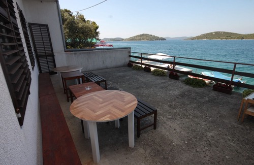Island Dugi Otok Apartment | Cozy Two Bedroom Apartment Steps from Beach Luka, Dugi Otok