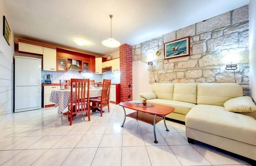 Stiniva Apartment | Beachside Two-Bedroom Apartment with Ocean View in Rukavac
