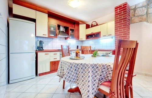 Stiniva Apartment | Beachside Two-Bedroom Apartment with Ocean View in Rukavac