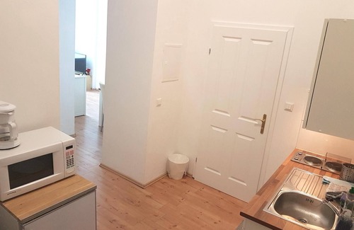 Roßau Apartment | Spacious Two Bedroom Apartment with Kitchen and Breakfast