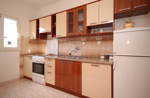 Slatine Apartment | Two-Bedroom Apartment with Balcony & Ocean View in Slatine