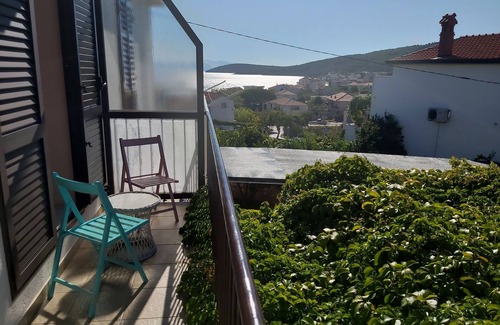 Slatine Apartment | Two-Bedroom Apartment with Balcony & Ocean View in Slatine