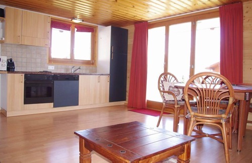 Leysin Apartment | Inviting Two-Bedroom Apartment with Garden and Ocean View