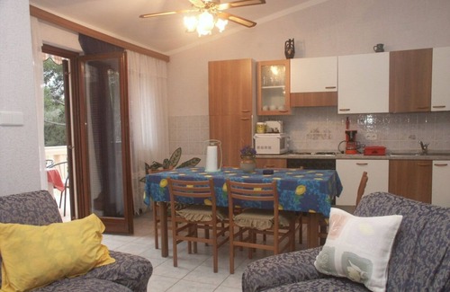 Artatore Apartment | Family-Friendly Two Bedroom Terrace Apartment in Artatore
