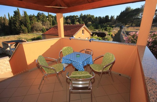 Ilovik Apartment | Two-Bedroom Apartment with Terrace and Ocean View in Ilovik
