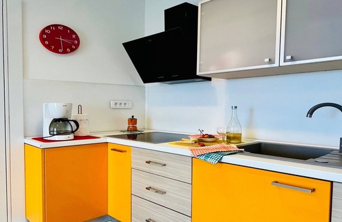 Medveja Apartment | Cozy Two Bedroom Apartment with Terrace and Ocean View