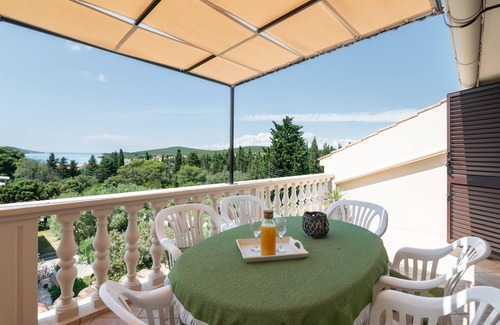 Muline Apartment | Scenic Two Bedroom Apartment with Terrace and Ocean View