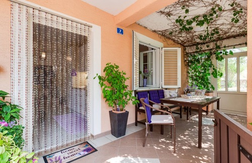 Simuni Apartment | Elegant Two Bedroom Apartment with Terrace in Šimuni, Pag