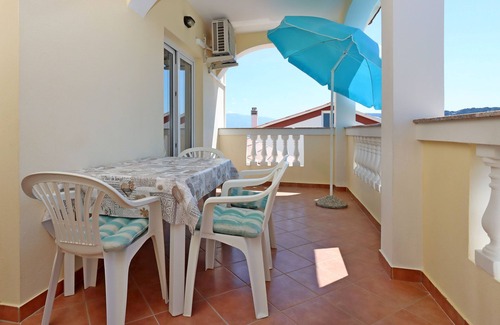 Lopar Apartment | Indulge in a Two-Bedroom Sea View Apartment in Lopar