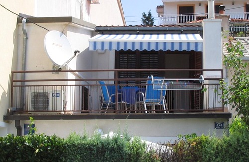 Selce Apartment | Remarkable Two Bedroom Apartment with Terrace in Selce
