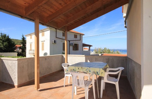 Susak Apartment | Stylish Two Bedroom Apartment with Sea View in Susak