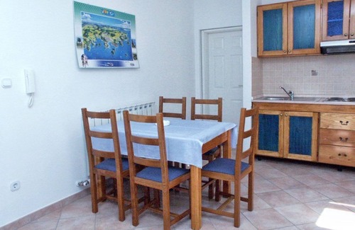 Vrsar Apartment | Elegant Two-Bedroom Apartment with Terrace & Sea View