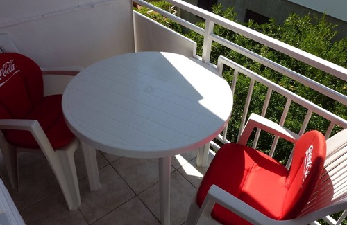 Krizna luka Apartment | Cozy Two Bedroom Apartment with Balcony in Hvar