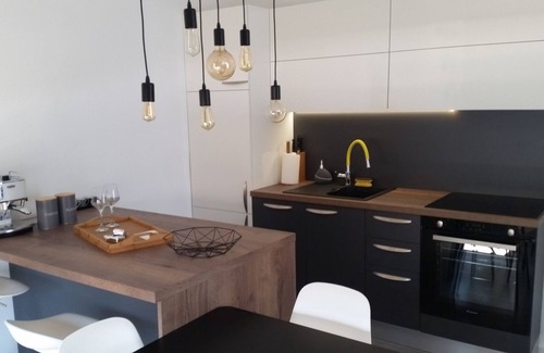 Nin Apartment | Inviting Two Bedroom Apartment with Terrace & Sea View