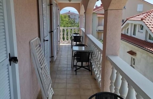 Rab Town Apartment | Two bedroom apartment with balcony Lopar, Rab (A-23825-b)