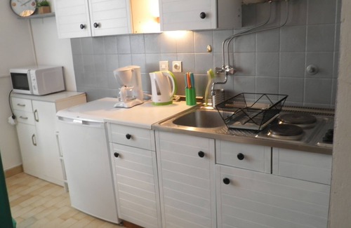 Supetarska Draga Apartment | Sea View Two Bedroom Apartment with Terrace in Rab