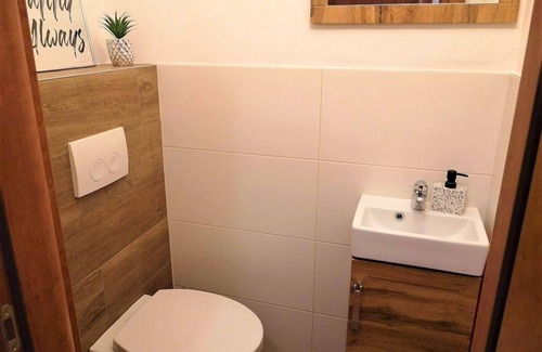 Ciritez Apartment | Inviting Two Bedroom Apartment with Terrace in Roč