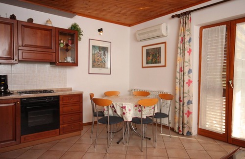 Umag Apartment | Cozy Two Bedroom Apartment with Terrace in Umag