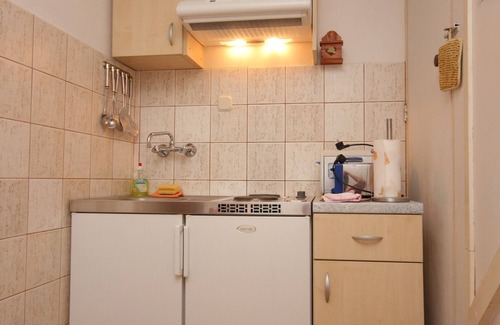 Cove Rogacic Apartment | Cozy Two-Bedroom Apartment with Balcony and Ocean View