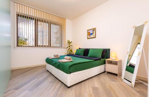 Plovdiv Center Apartment | Two bedroom apt Karavelov with Private Parking Medical University