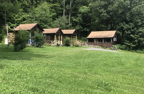 Shandaken Cabin | Cozy Two Bedroom Cabin in Central Catskills with Kitchen