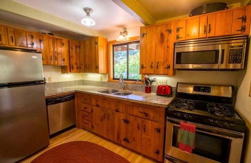 Idyllwild House | Two-Bedroom Camping Cabin and Private Gazebo in Idyllwild-Pine Cove, California