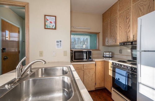 Coleraine House | Cozy Two Bedroom Cottage Near Mt Itasca and Trout Lake