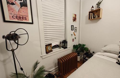 Queens Apartment | Two Bedroom Retreat in Prime Location - Guest Rated 9.5/10