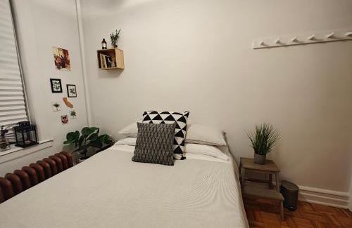 Queens Apartment | Two Bedroom Retreat in Prime Location - Guest Rated 9.5/10