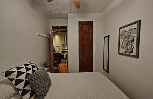 Queens Apartment | Two Bedroom Retreat in Prime Location - Guest Rated 9.5/10