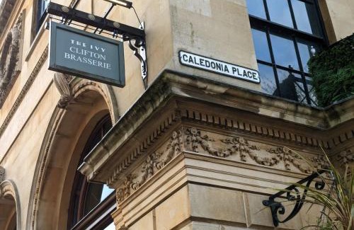 Clifton Apartment | Elegant Two Bedroom Flat in Caledonia Place - 9.5/10 Rated