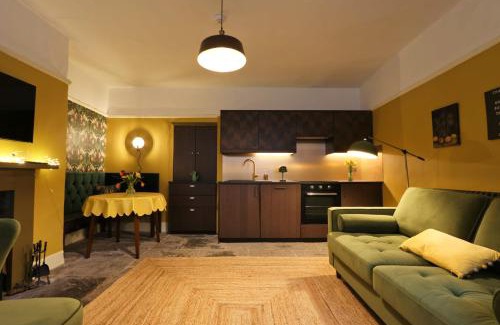 Clifton Apartment | Elegant Two Bedroom Flat in Caledonia Place - 9.5/10 Rated