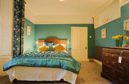 Clifton Apartment | Elegant Two Bedroom Flat in Caledonia Place - 9.5/10 Rated