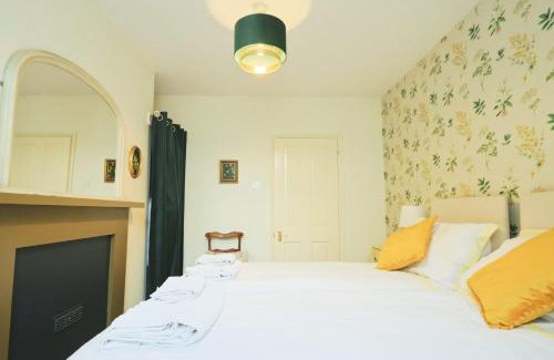 Clifton Apartment | Elegant Two Bedroom Flat in Caledonia Place - 9.5/10 Rated