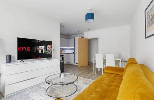 Hackney Apartment | Two-Bedroom Flat next to Station w/Roof Terrace