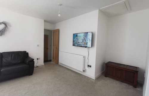 Aber Valley Apartment | Cozy Two-Bedroom Flat Above a Quaint Gift Shop in Caerphilly
