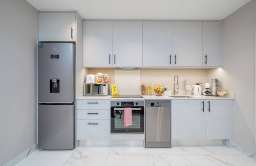 Fryent Apartment | Beautiful Two Bedroom Flat with Garden and Spa Amenities