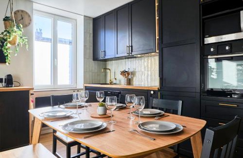 Saint-Andre-lez-Lille House | Cozy Two Bedroom House with Courtyard - Family Friendly