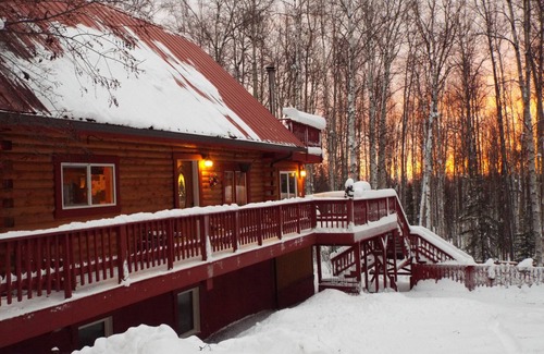 Fairbanks Apartment | Relaxing Two-Bedroom Retreat with Pool on Wooded Acres