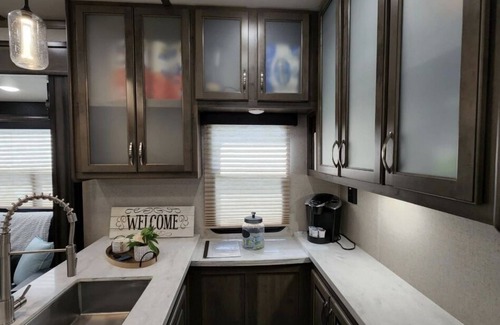 River Ranch House | Top-Rated Two Bedroom Glamping RV with Golf Cart Access