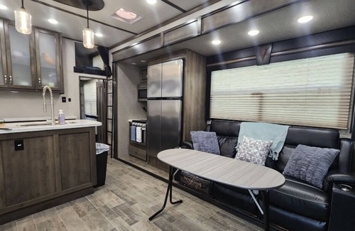 River Ranch House | Top-Rated Two Bedroom Glamping RV with Golf Cart Access