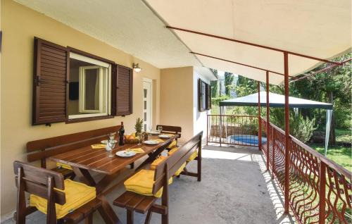 Blato na Cetini House | Pet-Friendly Retreat in Blato Na Cetini with Hot Tub