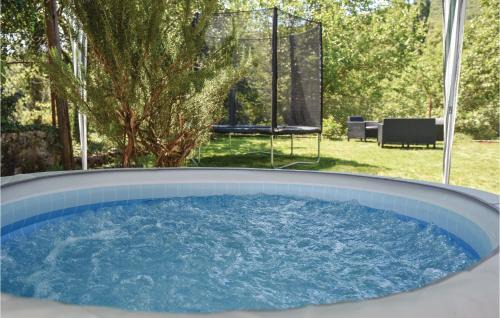 Blato na Cetini House | Pet-Friendly Retreat in Blato Na Cetini with Hot Tub