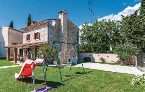 Divsici House | Welcoming Home in Divsici with Pool and Kitchen Amenities